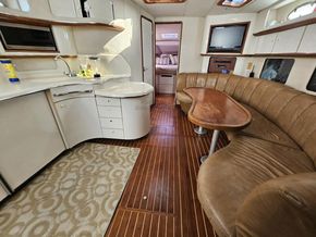 Sea Ray 450 Sundancer  - Interior