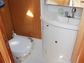 Jeanneau Sun Odyssey 42i  - Heads