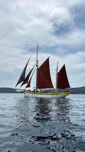 Jensen Gaff Ketch  - Underway