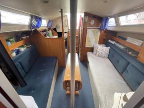 Moody 27 - saloon