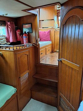 Aft (master) cabin