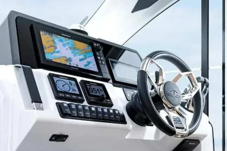 2024 Sealine C390