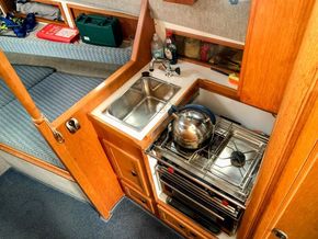 Seaward 29 Twin diesel engines - Galley