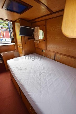 Bedroom aft