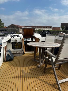 Aft deck and upper steering position