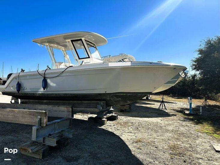 2021 Robalo r 272