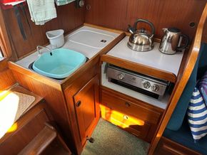 Hallberg Rassy 31 Monsun - Galley