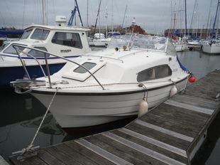 Mercruiser 120HP Diesel Shetland 6.1 Cruiser, with 4 wheel trailer