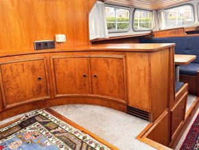 Port saloon cabinet