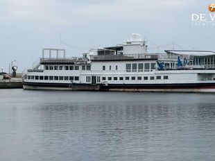 1938 Floating restaurant