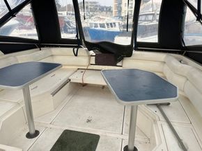 Sunseeker Portofino 31  - Cockpit table