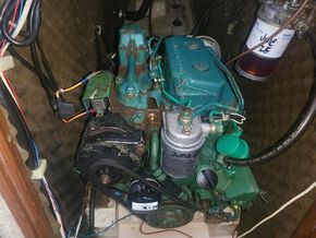 Moody 27  - Engine