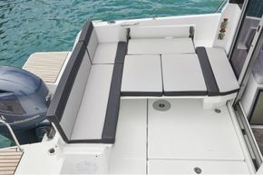 Jeanneau Merry Fisher 795 - cockpit seating converts to sun lounger
