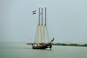 Topzeilschoener, 26 hotelgasten