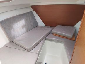 Jeanneau Merry Fisher 695  - Forward Cabin