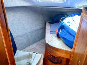 Hunter Horizon 32 Wheelhouse - Forward Cabin