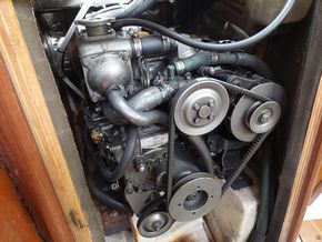 Hunter Legend 340  - Engine
