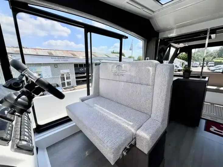 2025 Sealine C390