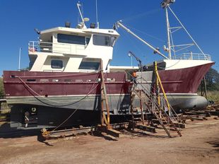 TUNA SURFACE LONG LINER. COMMERCIAL FISHING