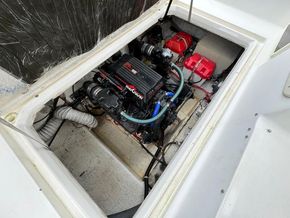 Bayliner 2855 Ciera Sunbridge  - Engine