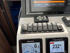 2018 Sealine C330