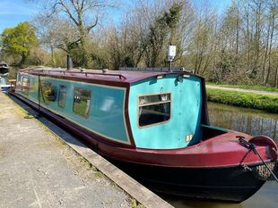 Red Cardinal A 40ft 2002 4 berth cruiser stern wide beam