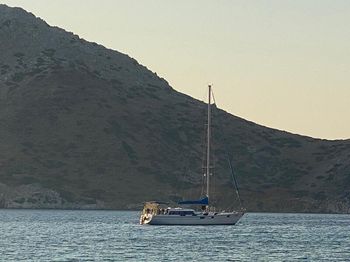 Yacht Share- Dynamique Express 50 Deck Saloon 1 4 share