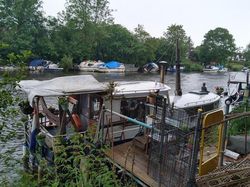 30'  House boat