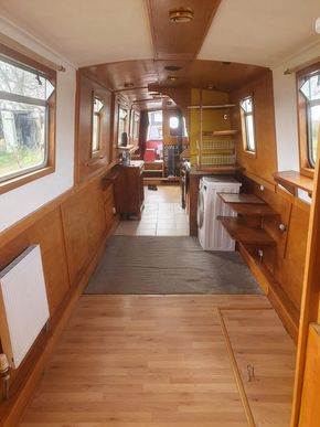 Middle room towards bow
