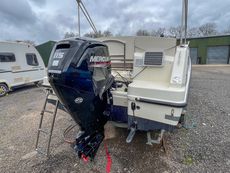 Quicksilver 555 activ cabin