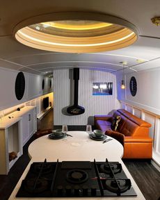 BESPOKE BOAT CO 65ft WIDEBEAM