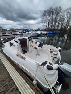 2005 Quicksilver 460 Cabin