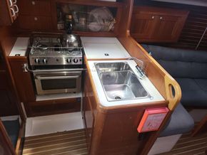Elan 333  - Galley