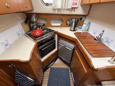 2000 Hardy Marine 32 Commander