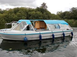 Alpha 29 twin sliding roof single level Broads cruiser, Boat