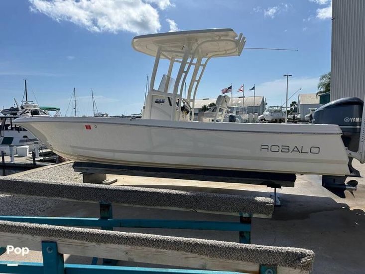 2015 Robalo 246 cayman