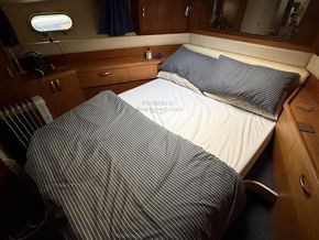 Princess 415 Flybridge Cruiser - Forward Cabin