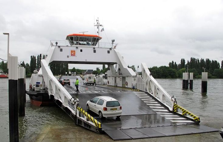 DOUBLE-ENDED RORO FERRY