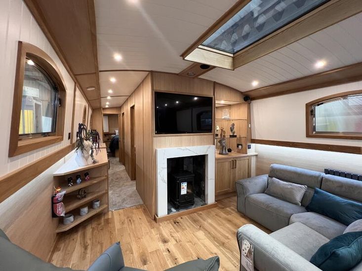 BESPOKE BOAT CO 65ft WIDEBEAM