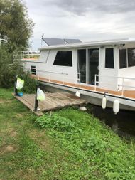 House boat