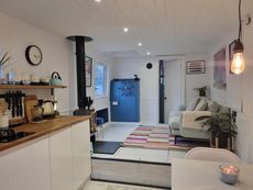 Stylish 40ft x 12ft Widebeam Liveaboard w  London Mooring