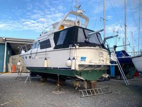 Fairline 40 Flybridge  - Exterior