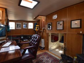 Dutch Barge 27m with London mooring  - Aft Cabin