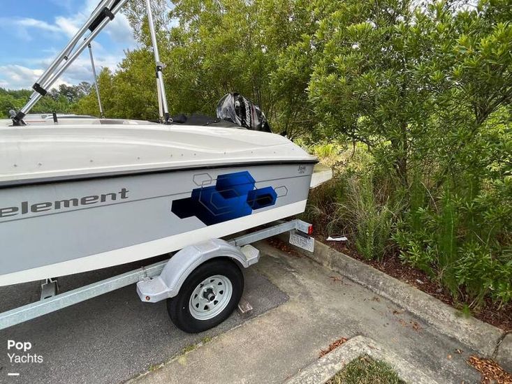 2018 Bayliner element e16