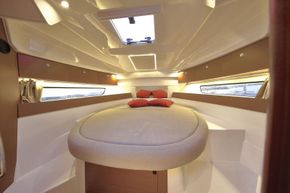 Jeanneau Merry Fisher 895 Offshore - forward cabin with large double berth