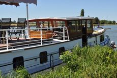 Charming well maintained 26m Luxe Motor fully converted ready to go