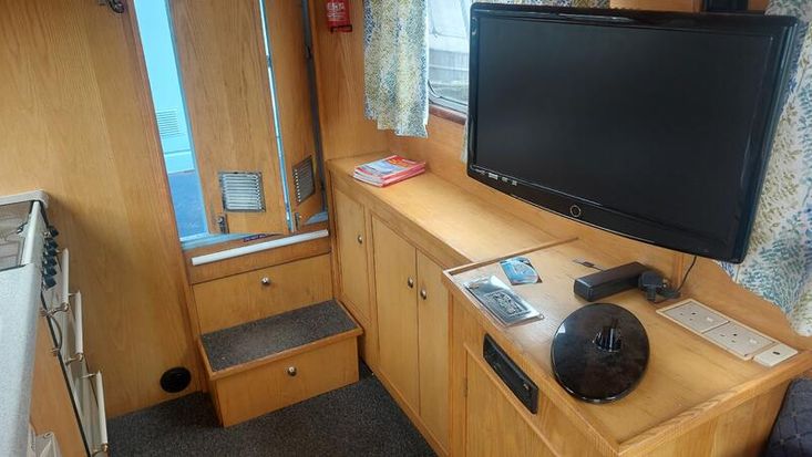 Sea Otter Narrowboats 32 Centre Cockpit for sale UK, Sea Otter