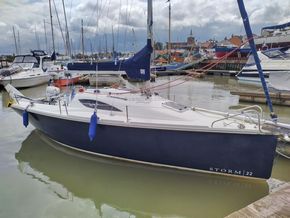 Storm 22  - Exterior