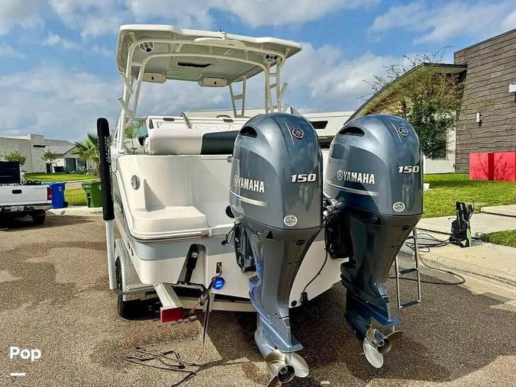 2019 Robalo r 247