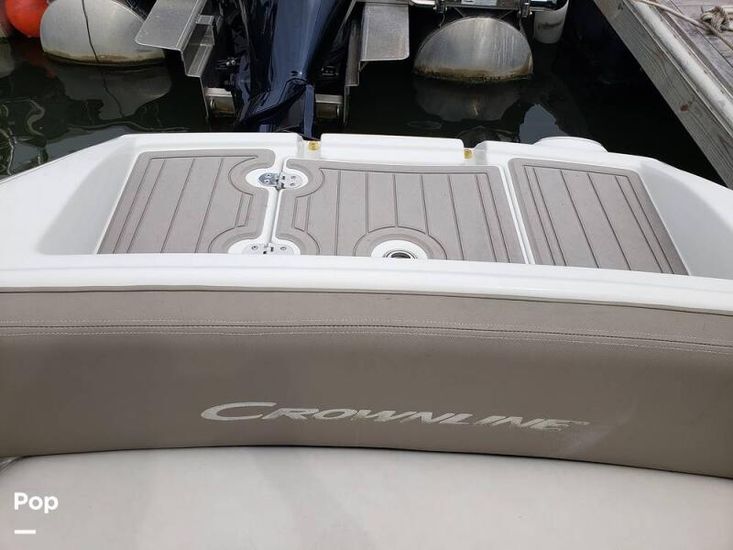 2022 Crownline e235 xs